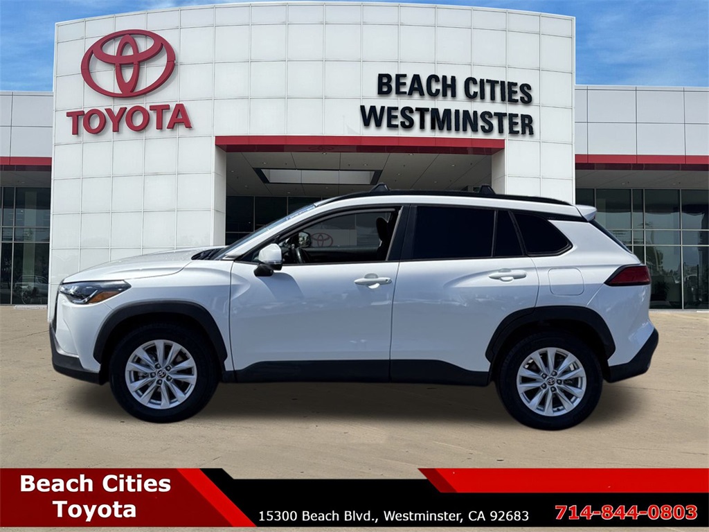 2022 Toyota Corolla Cross LE photo 7