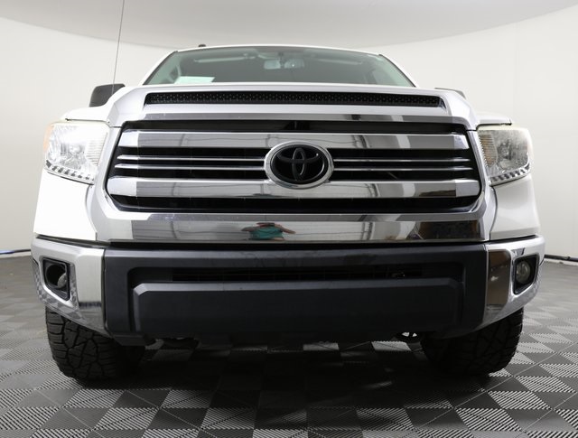 2017 Toyota Tundra SR5 photo 2