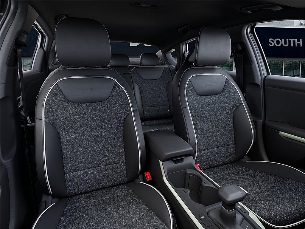 2025 Kia K4 GT-Line photo 13