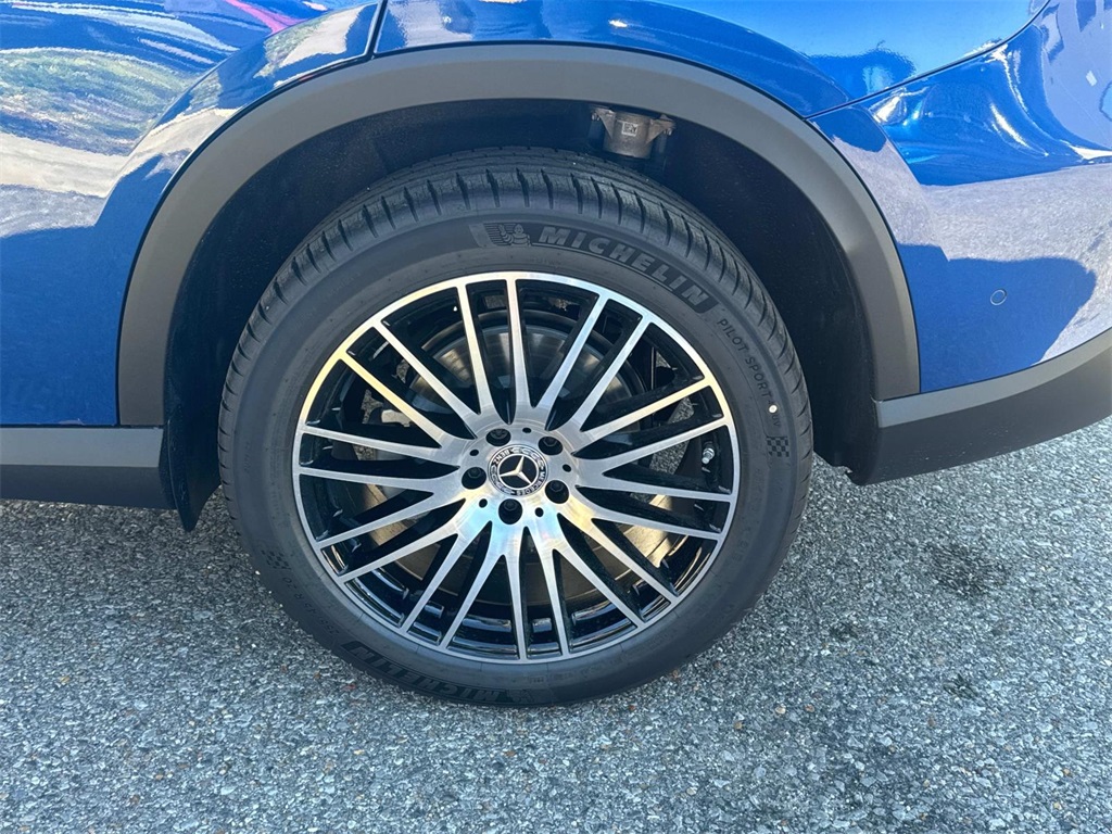 2026 Mercedes Benz GLC 300 photo 3