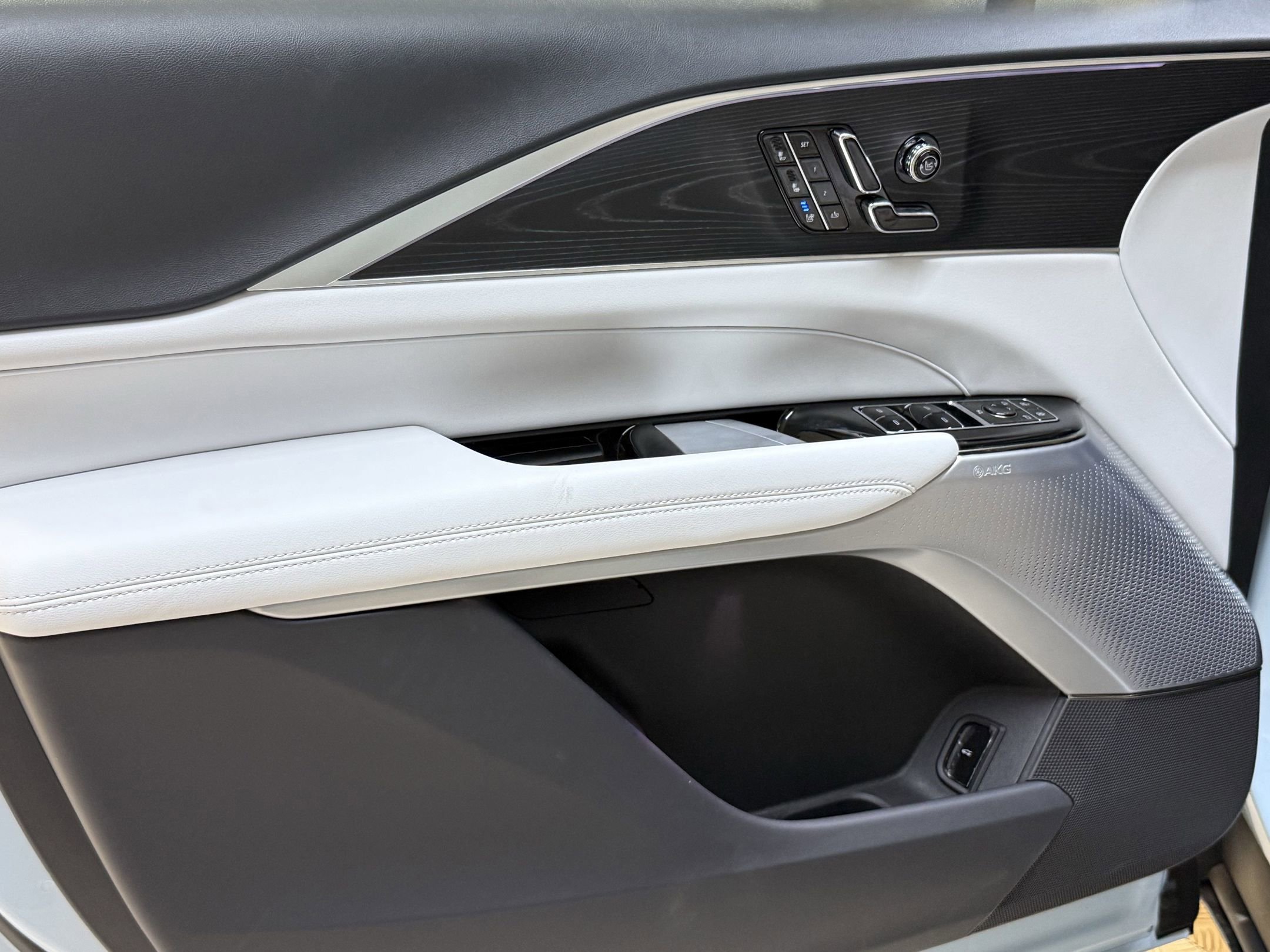 2025 Cadillac Lyriq Sport photo 13