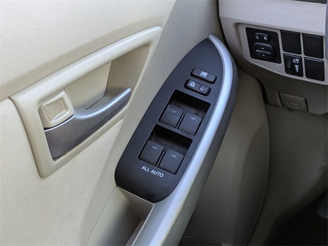 2015 Toyota Prius Four photo 21