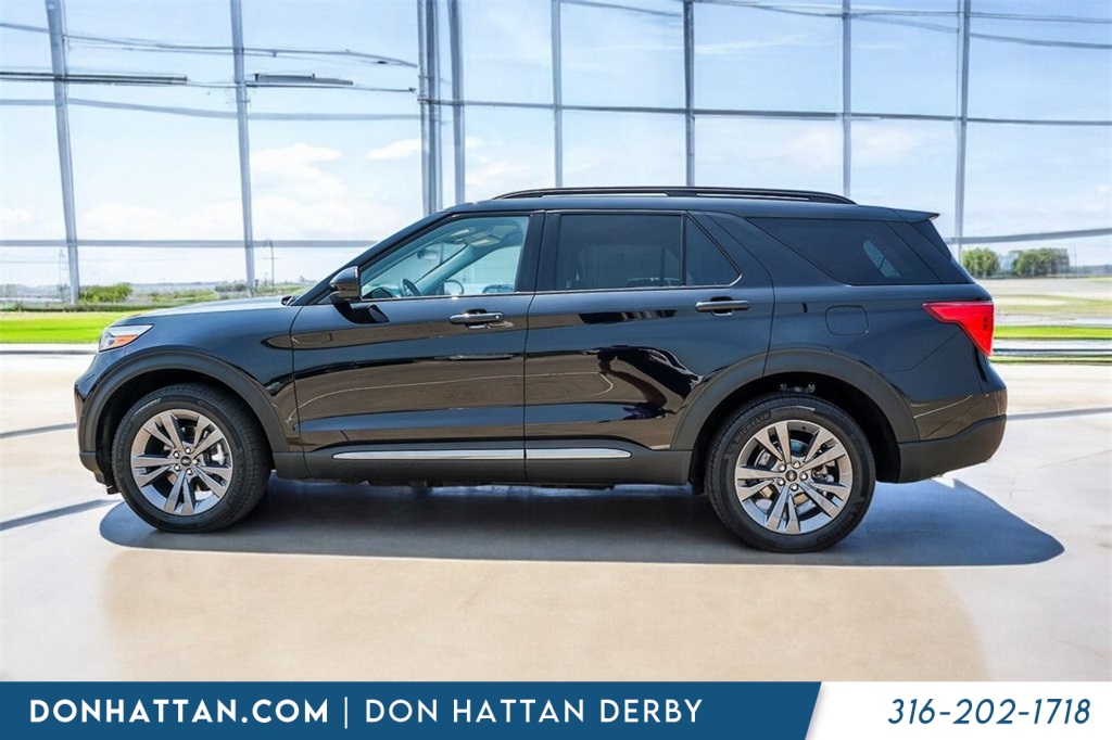 2023 Ford Explorer XLT photo 2