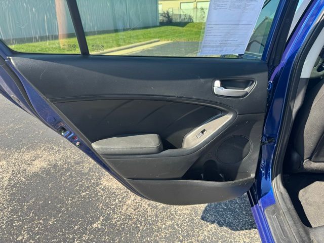 2017 Kia Forte LX Base photo 11