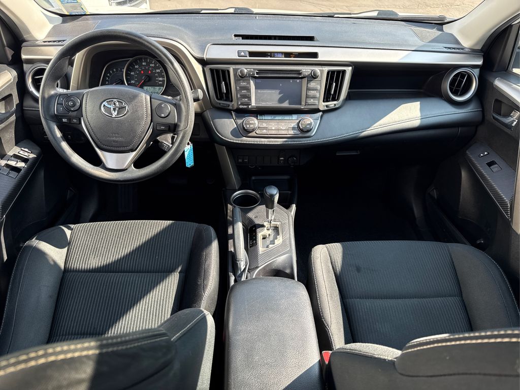 2015 Toyota RAV4 XLE photo 18
