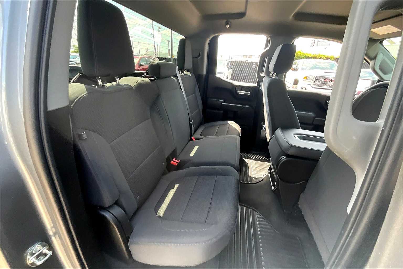 2020 Chevrolet Silverado 1500 Custom photo 18
