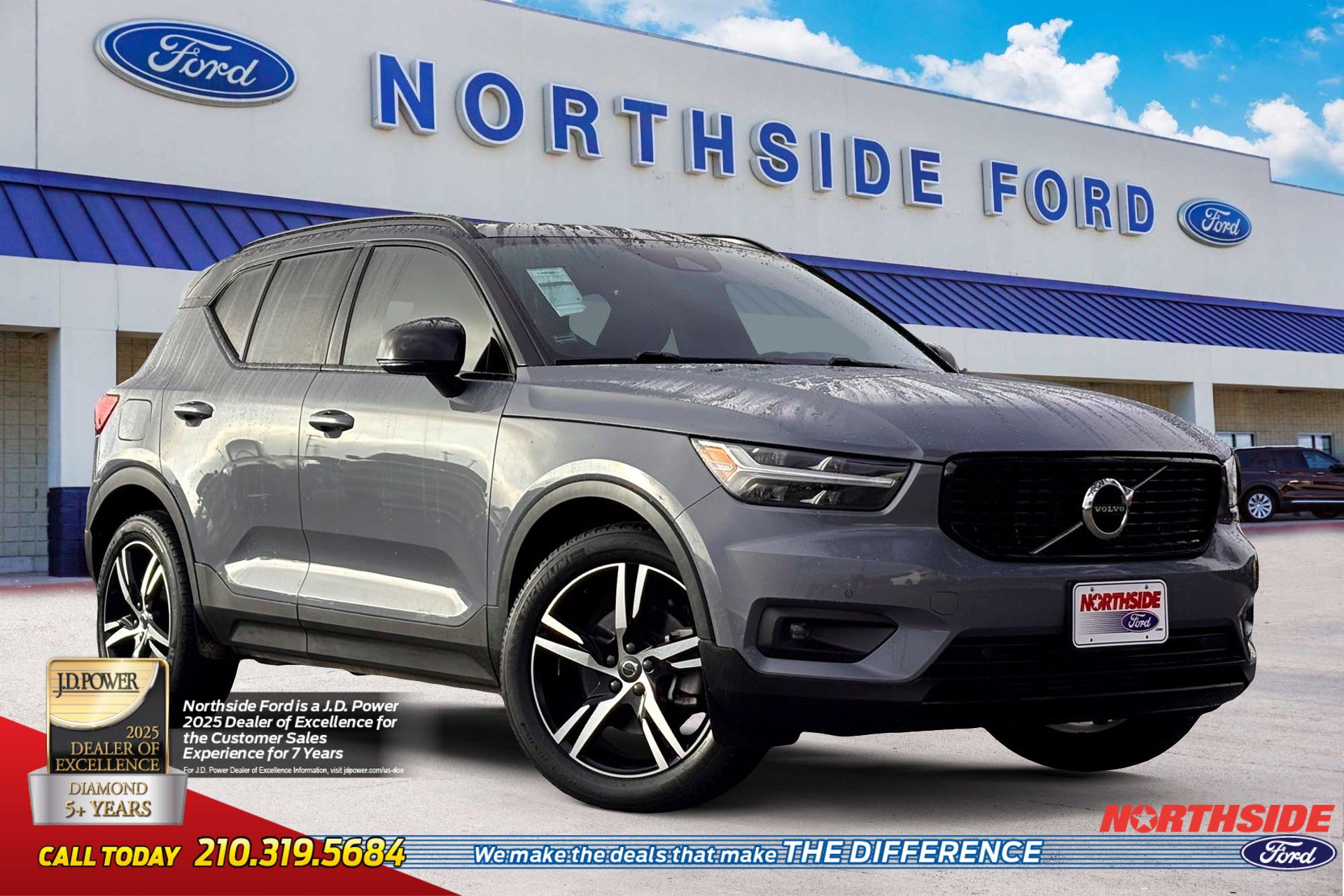 2022 Volvo XC40 R-Design's photo