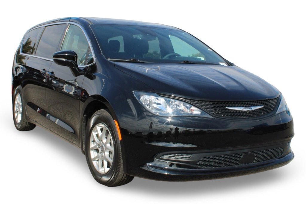 2025 Chrysler Voyager LE photo 3