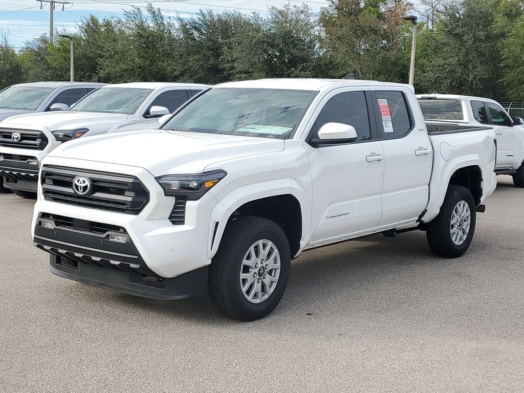 2025 Toyota Tacoma SR5's photo