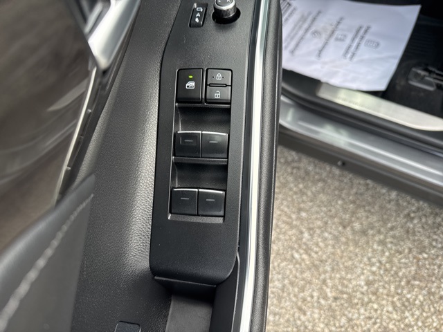 2023 Toyota Highlander Hybrid Platinum photo 12
