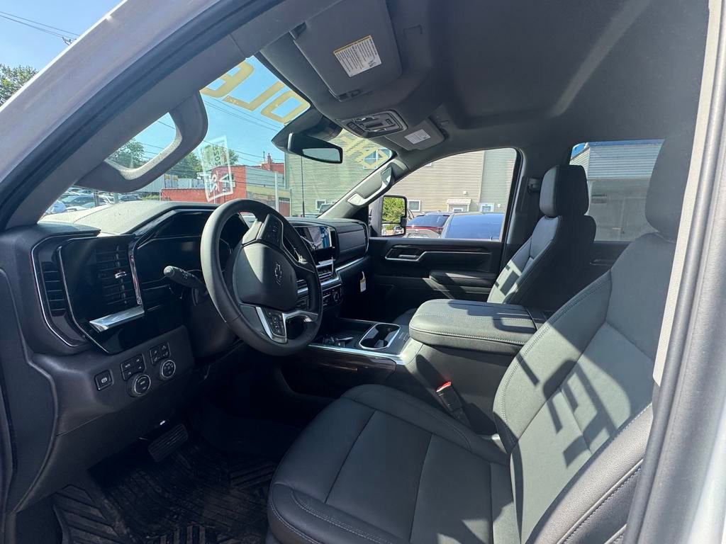 2025 Chevrolet Silverado 2500HD LT photo 8