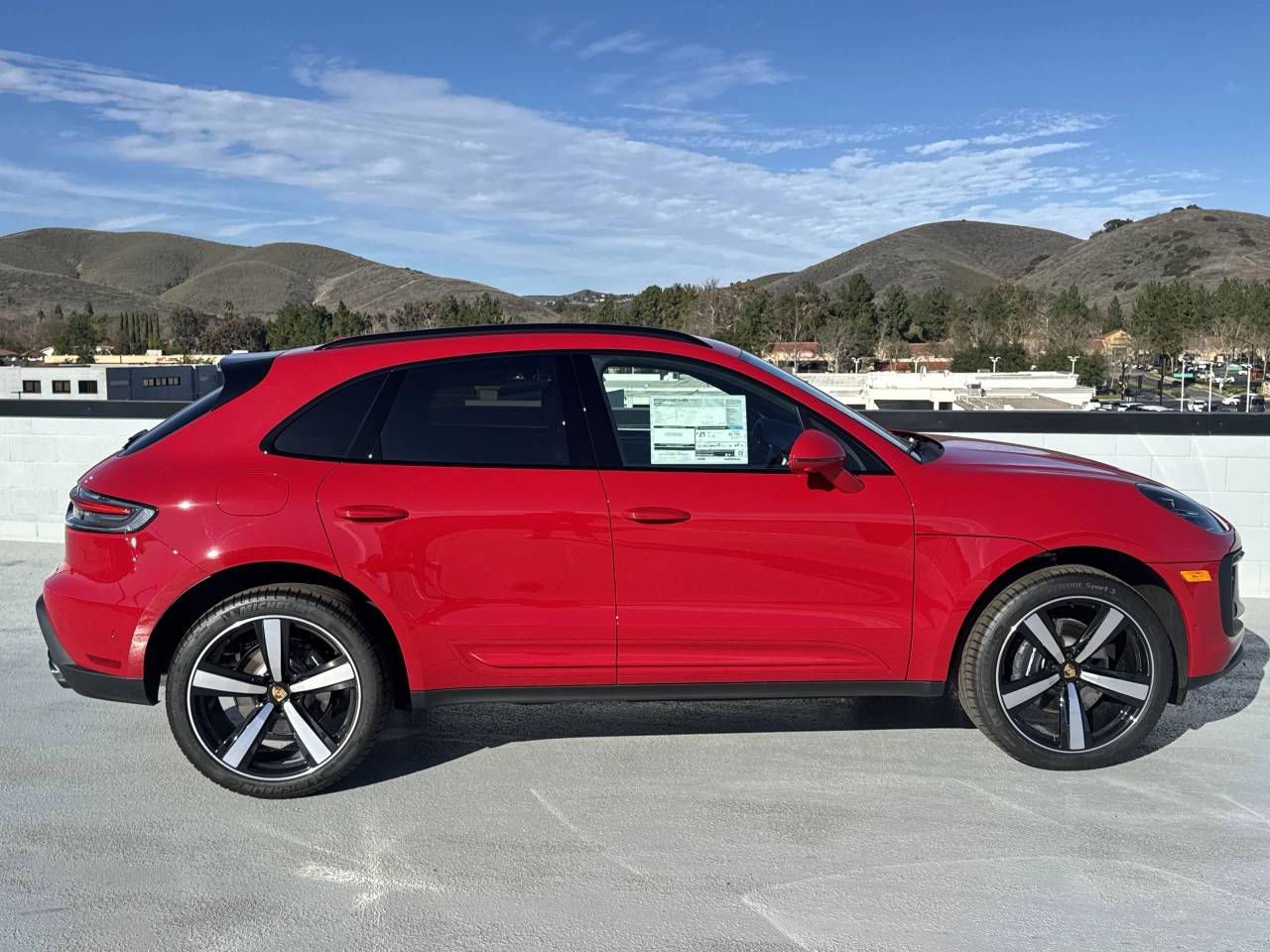 2025 Porsche Macan Base photo 7
