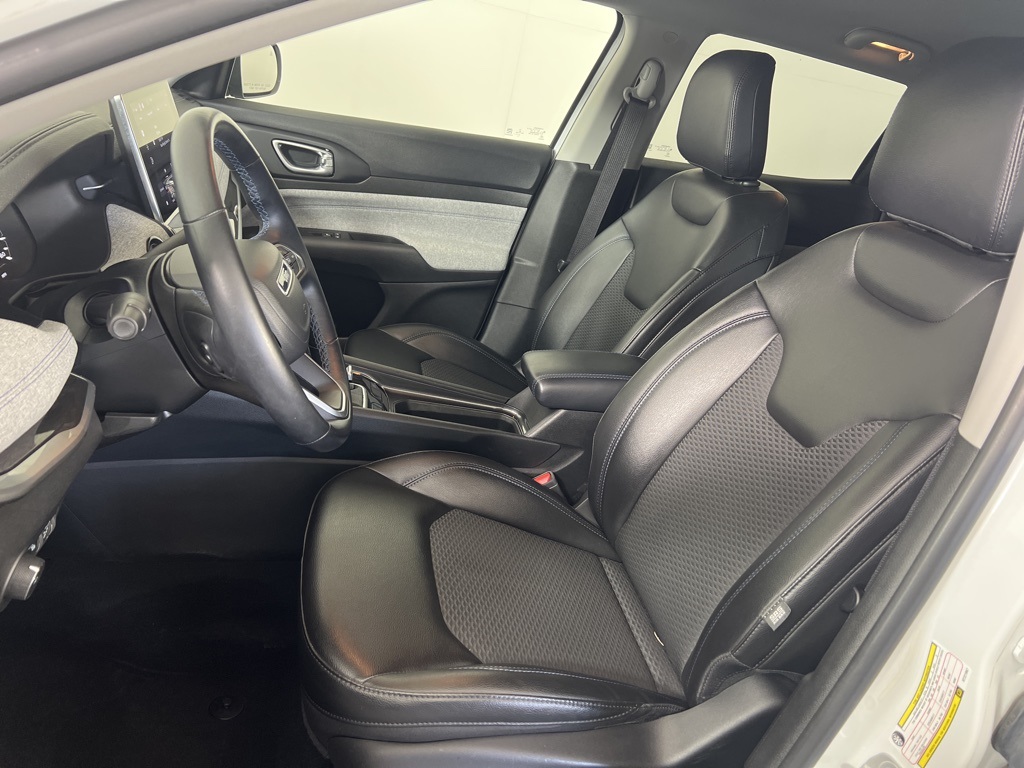 2022 Jeep Compass Latitude photo 2