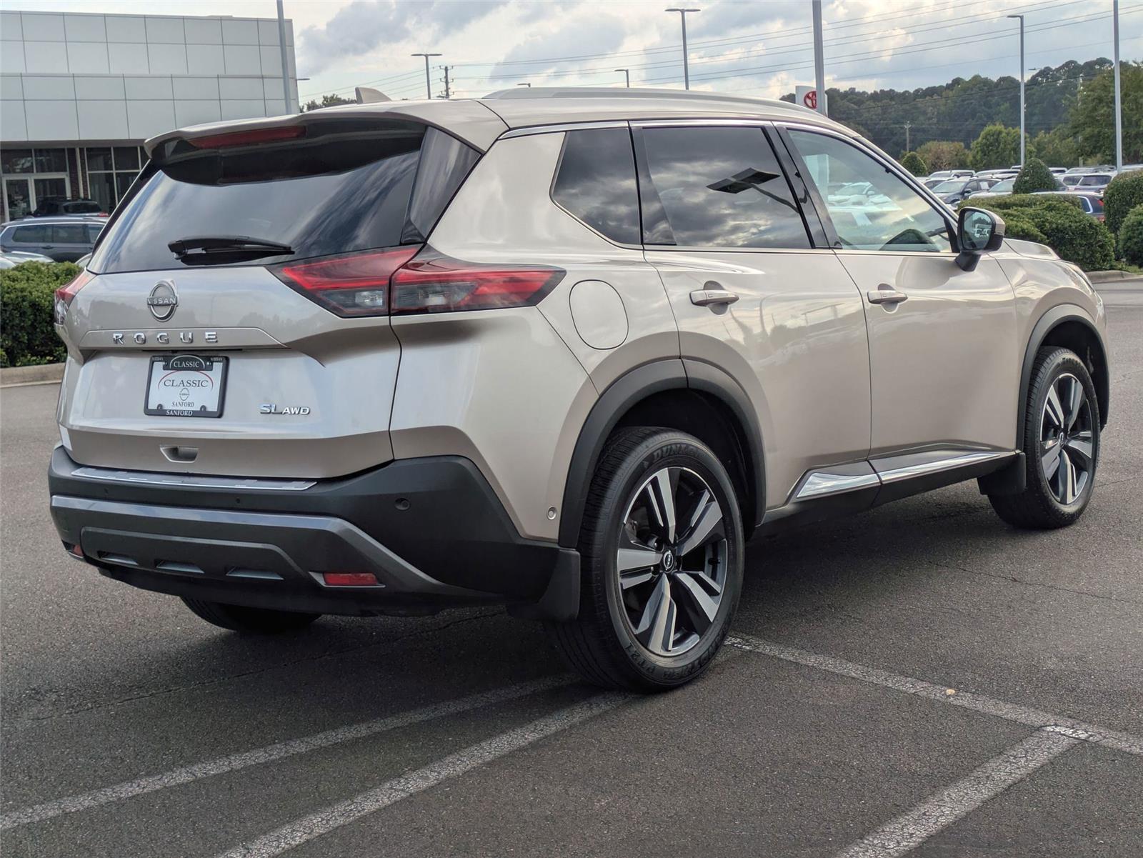 2022 Nissan Rogue SL photo 2