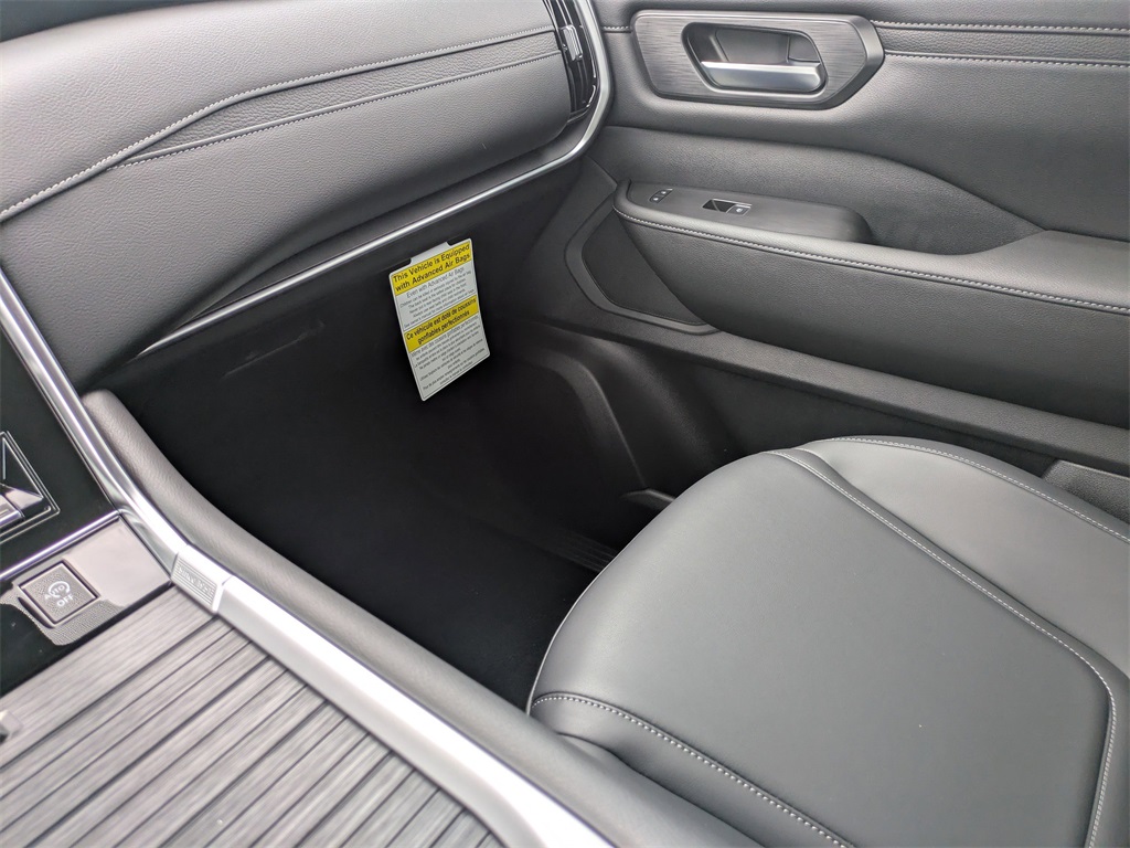 2025 Nissan Armada SV photo 18