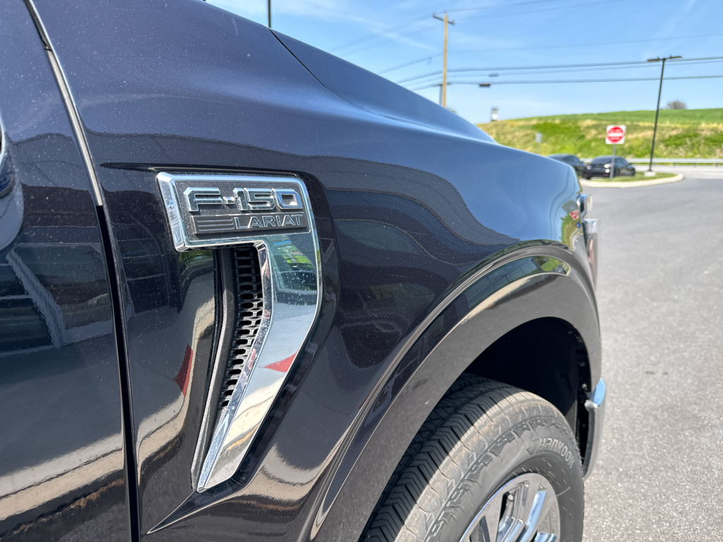 2025 Ford F-150 Lariat photo 14