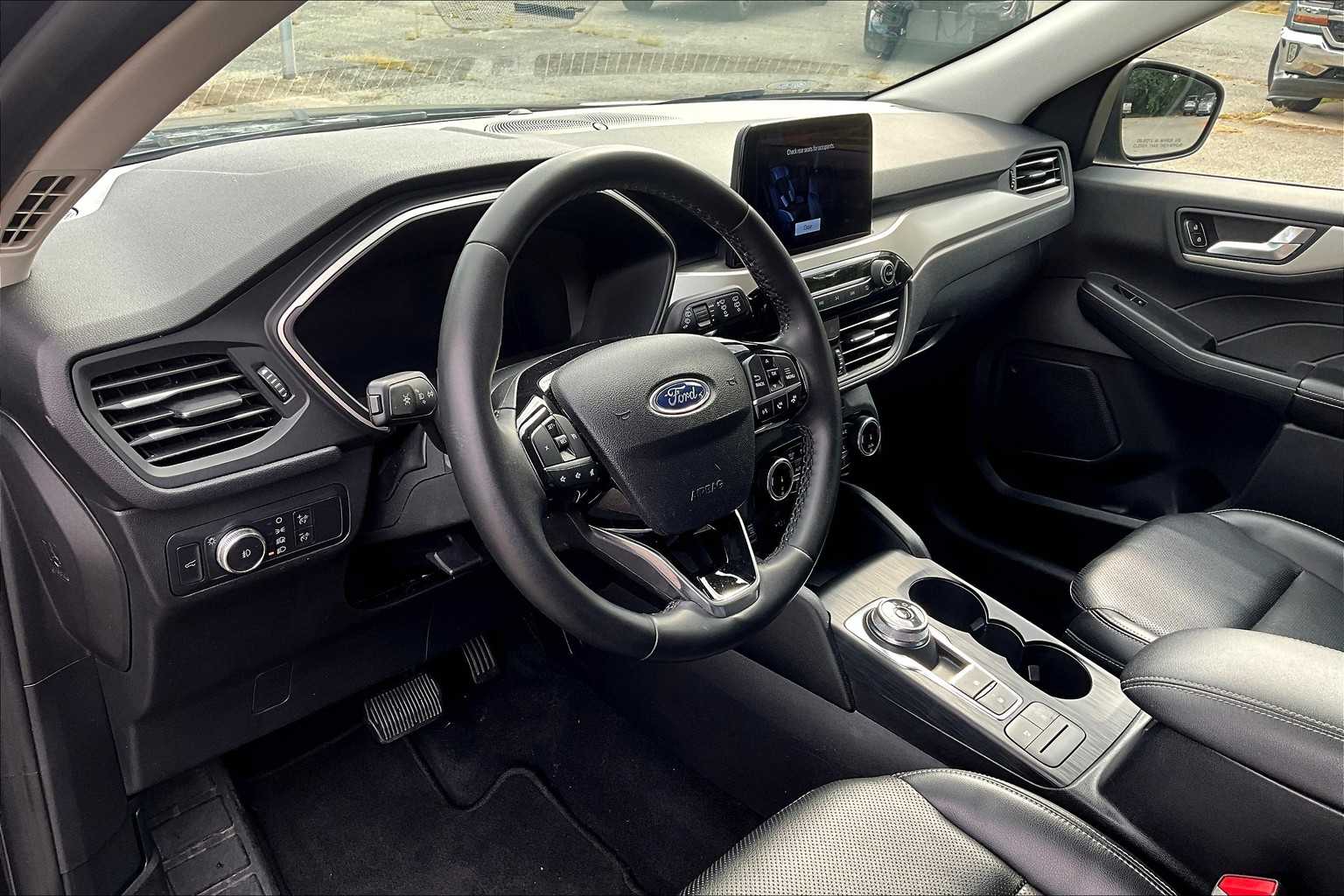 2022 Ford Escape SEL photo 16