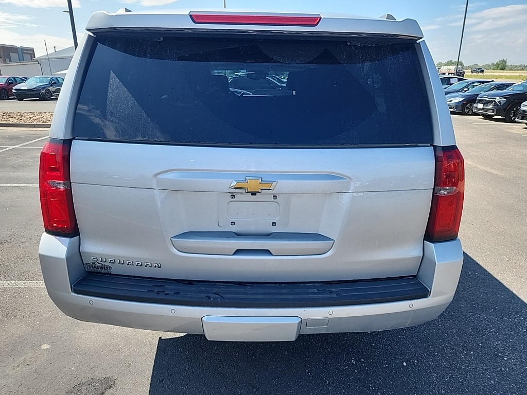 2019 Chevrolet Suburban LT photo 4