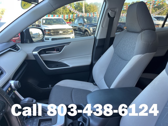 2021 Toyota RAV4 XLE photo 7
