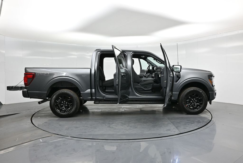2025 Ford F-150 XLT photo 2
