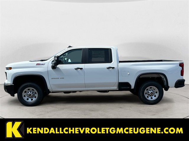 2025 Chevrolet Silverado 3500HD photo 2