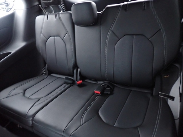 2026 Chrysler Pacifica photo 12