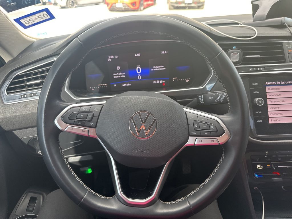 2022 Volkswagen Tiguan SE photo 17
