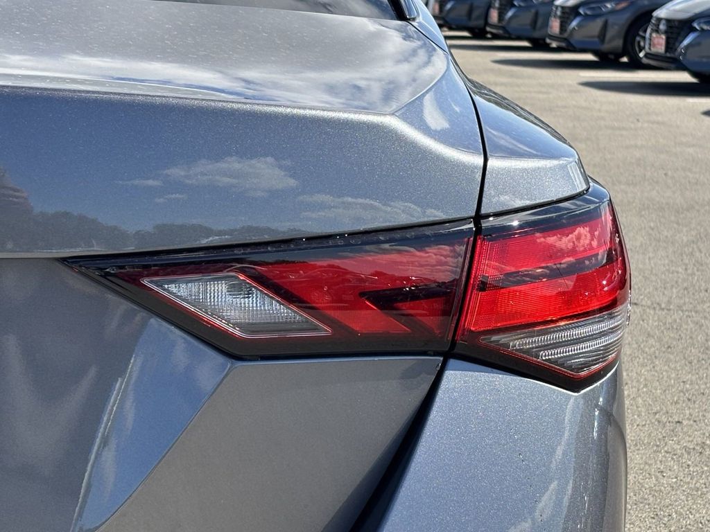 2025 Nissan Sentra SV photo 3