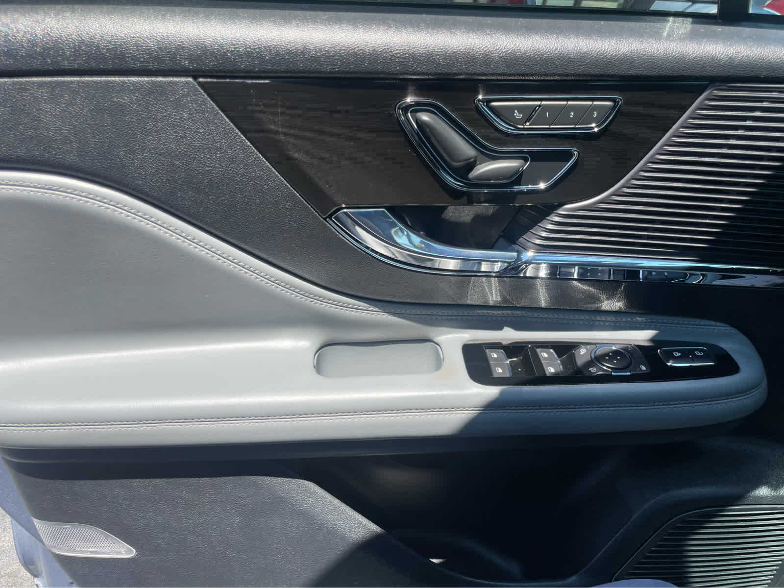 2022 Lincoln Corsair Standard photo 8
