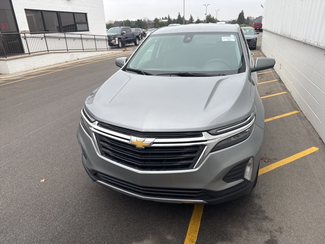 2024 Chevrolet Equinox LT photo 2
