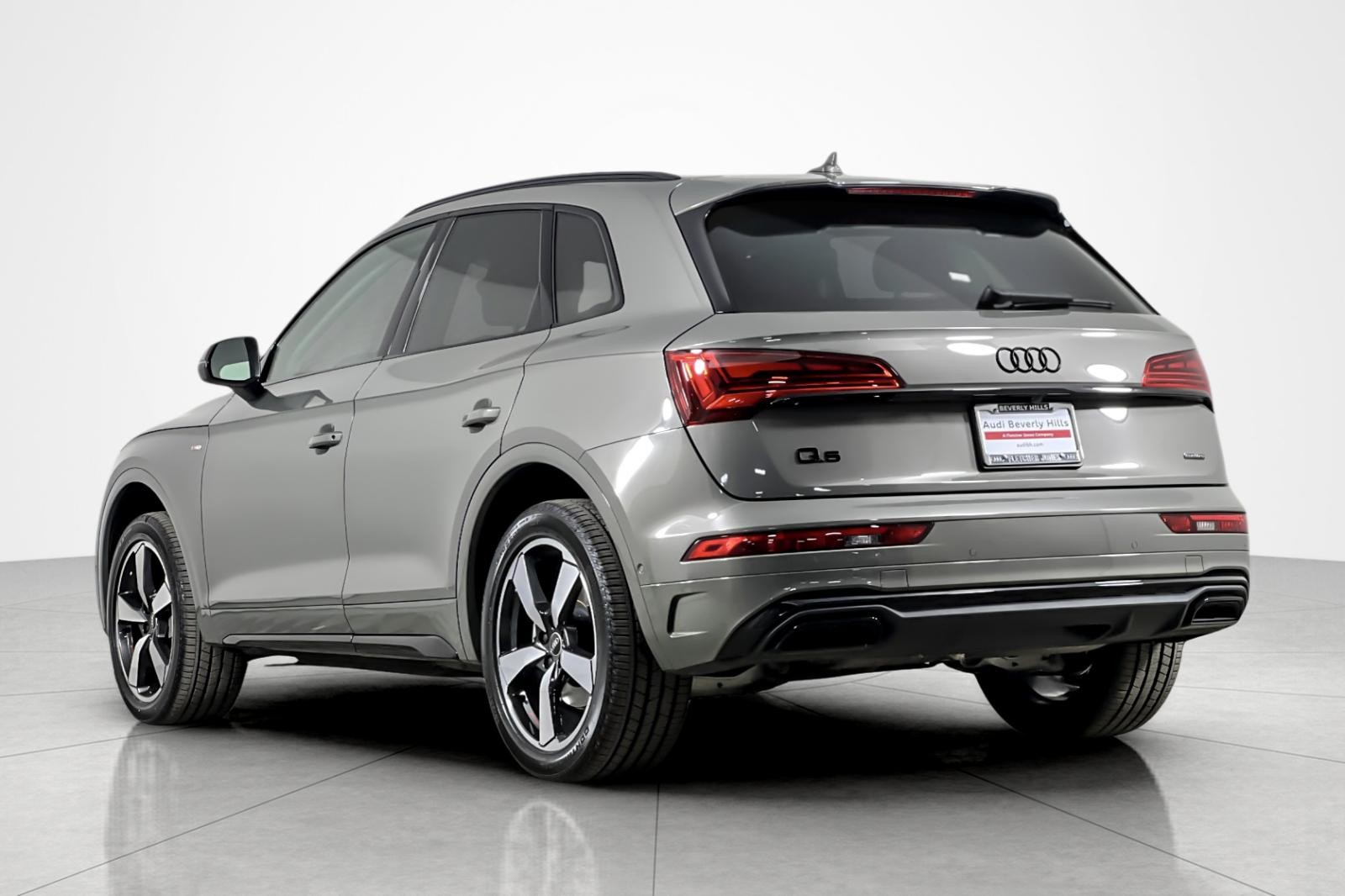2023 Audi Q5 S line Prestige 45 TFSI Premium photo 3