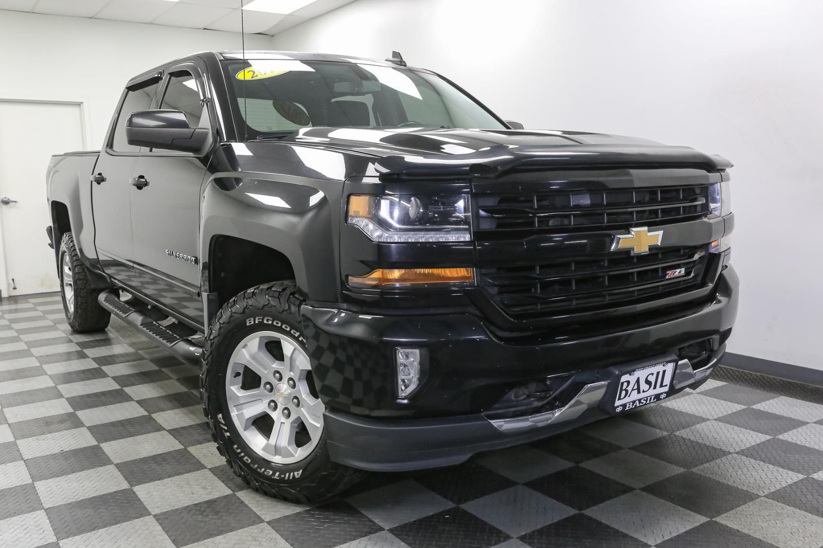 2017 Chevrolet Silverado 1500 LT photo 2