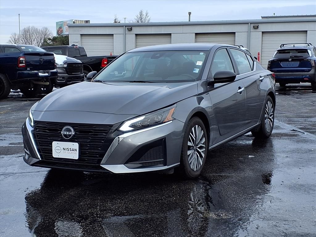 Used 2024 Nissan Altima SV with VIN 1N4BL4DV3RN351813 for sale in Kansas City