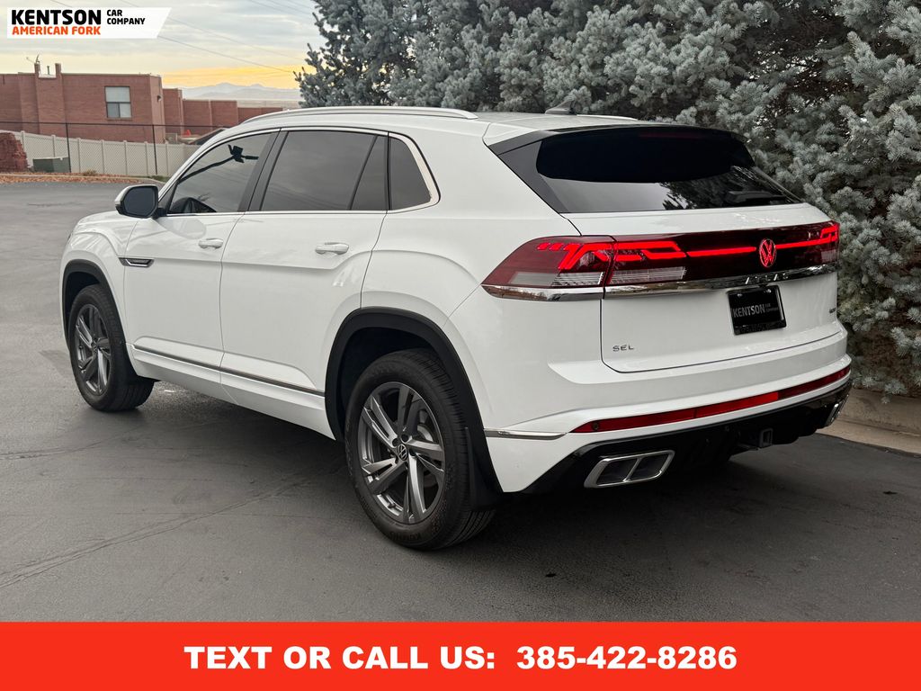 2024 Volkswagen Atlas Cross Sport SEL R-Line photo 4