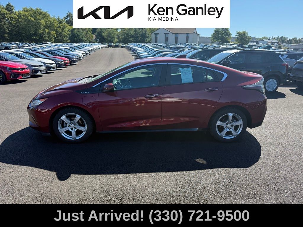 2017 Chevrolet Volt LT photo 8