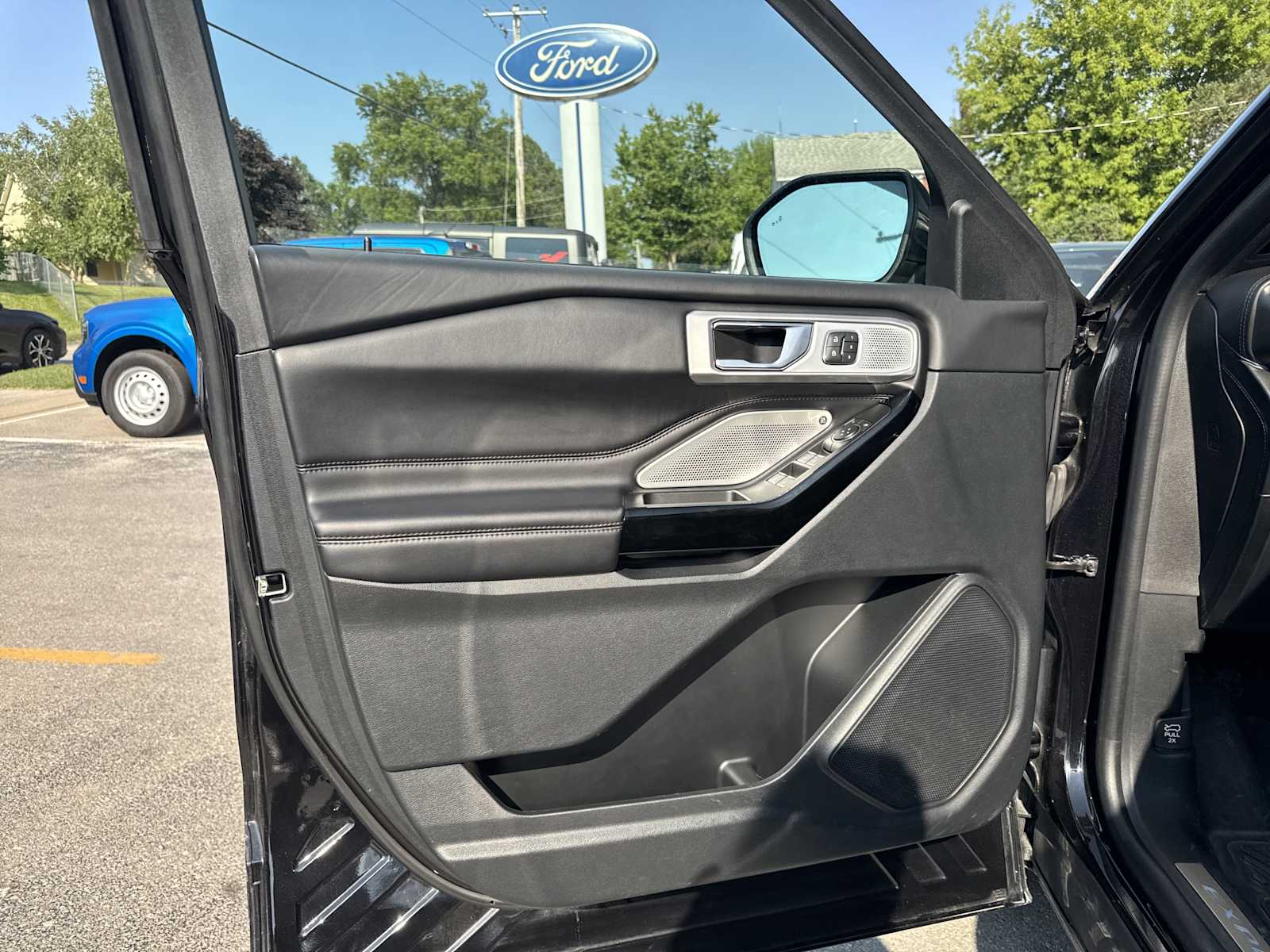 2022 Ford Explorer Platinum photo 22