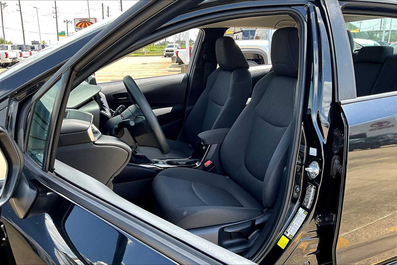 2022 Toyota Corolla LE photo 14