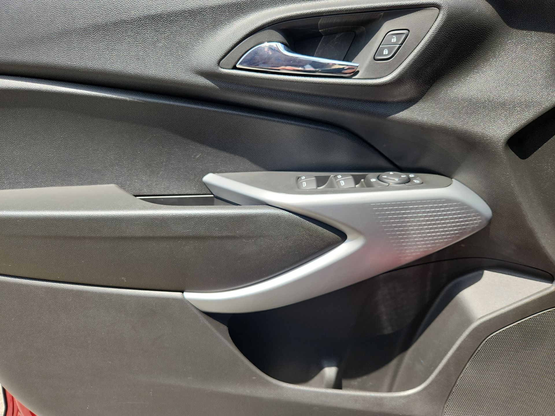 2024 Chevrolet Trax LS photo 18