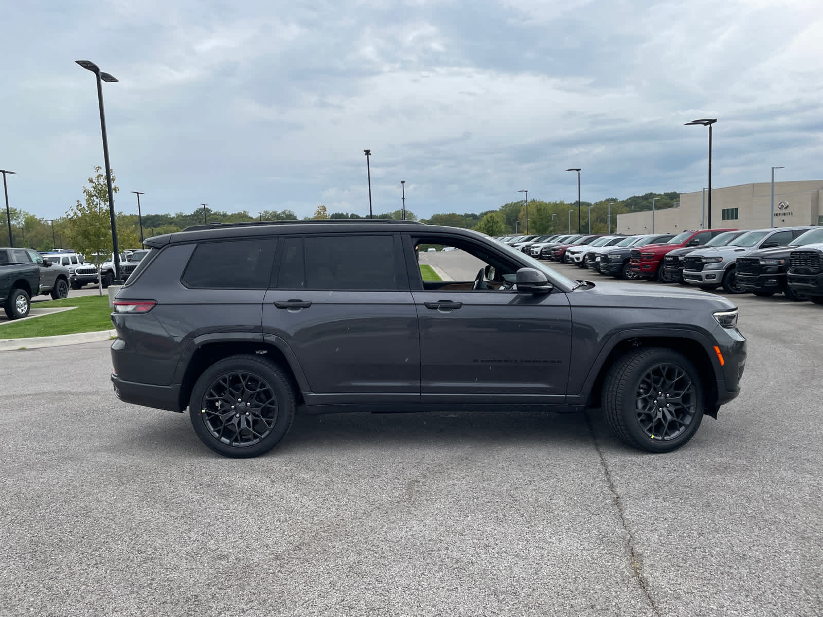 2025 Jeep Grand Cherokee L Summit Reserve photo 10