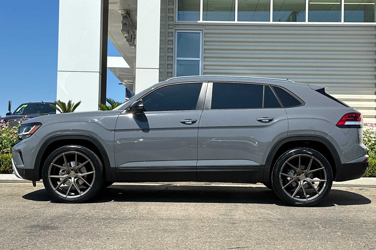 2022 Volkswagen Atlas Cross Sport V6 SE Technology photo 6