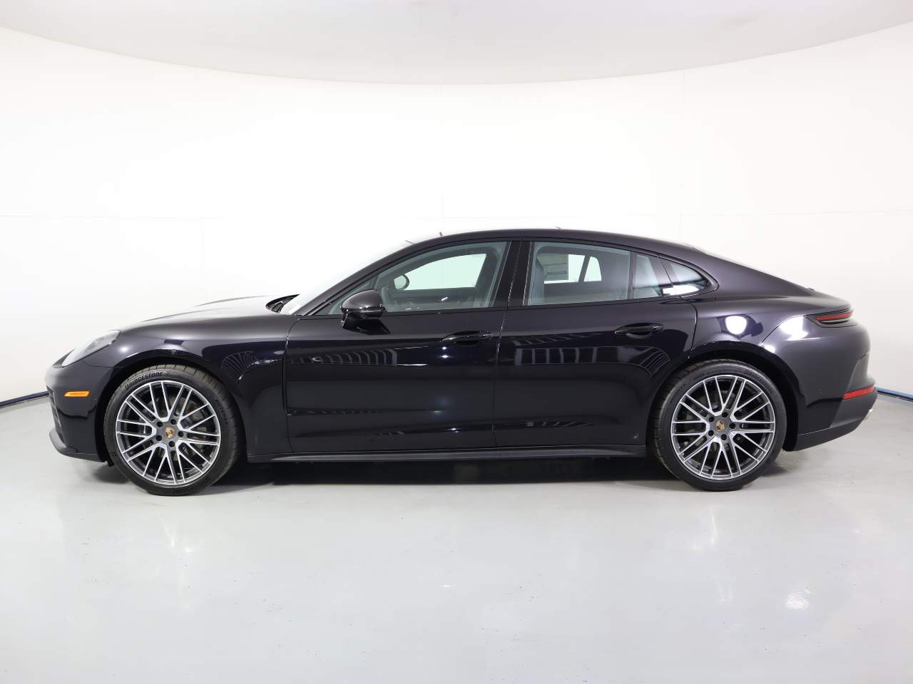 2025 Porsche Panamera 4 photo 2