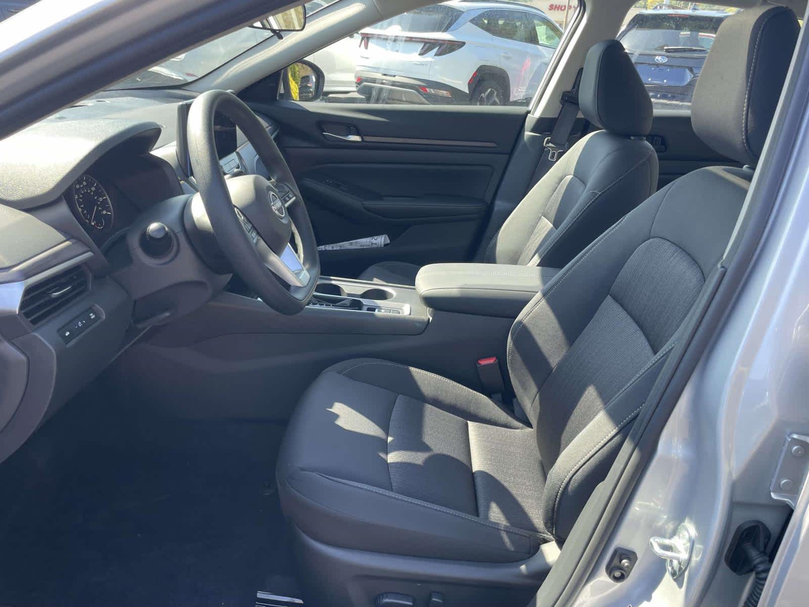 2025 Nissan Altima 2.5 SV photo 12