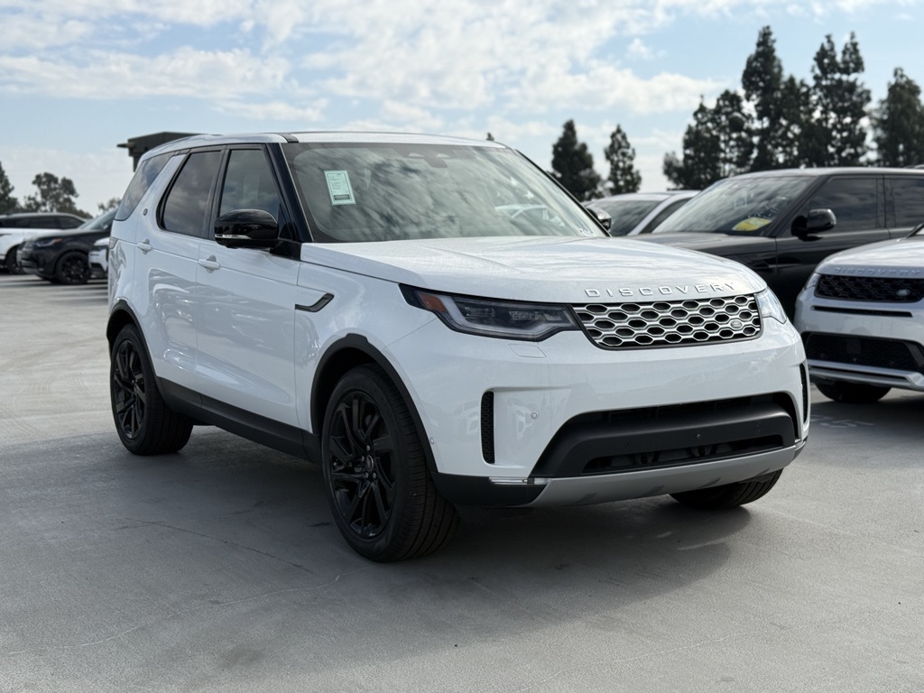 2025 Land Rover Discovery S photo 3