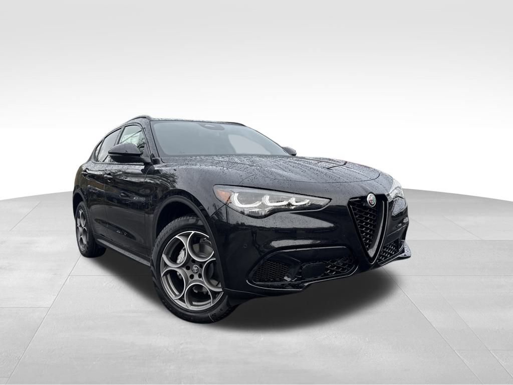 2025 Alfa Romeo Stelvio Base's photo