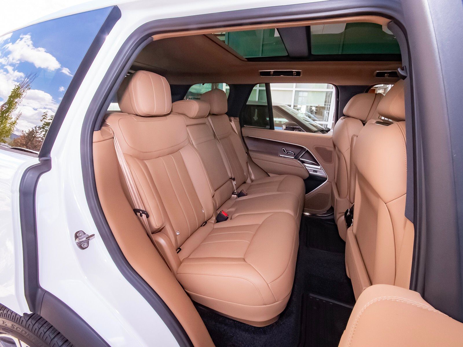 2025 Land Rover Range Rover SE photo 46
