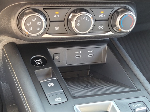 2025 Nissan Kicks SV photo 5