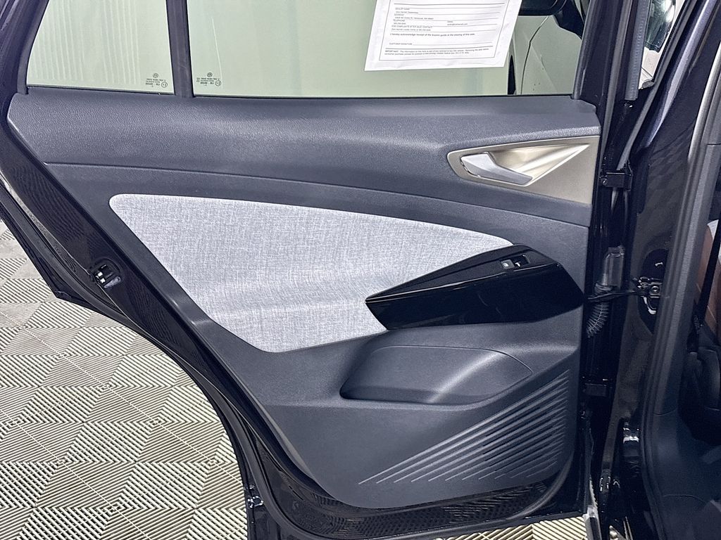 2024 Volkswagen ID.4 Standard photo 18
