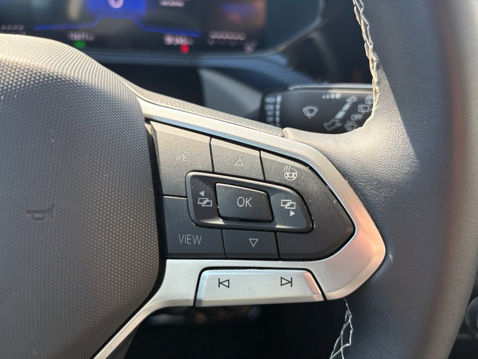 2024 Volkswagen Taos SE photo 3