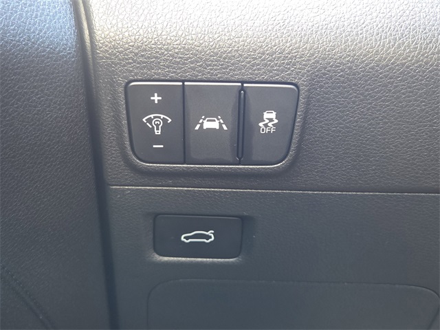 2022 Kia K5 GT-Line photo 9