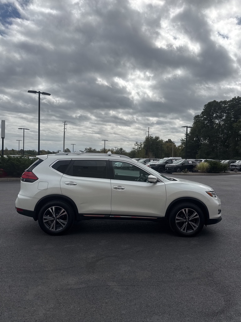 2017 Nissan Rogue SL photo 3